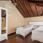 La Vicaria Apartment *